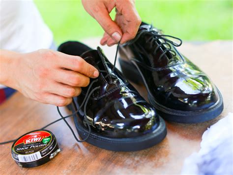 how to mirror polish shoes.